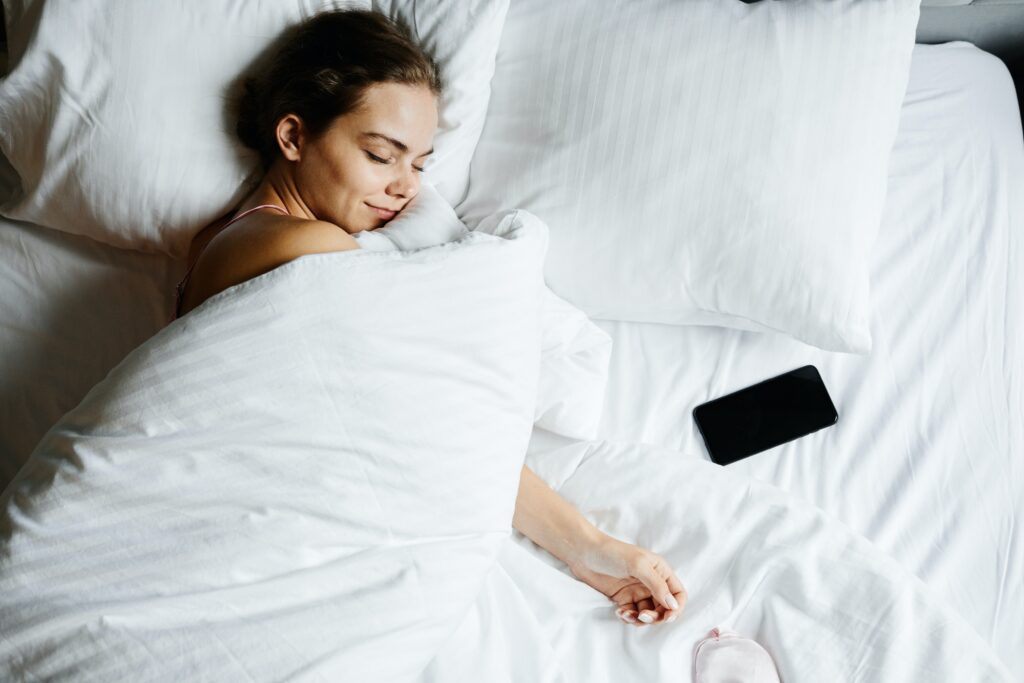 hindari penggunaan gadet ketika akan tidur